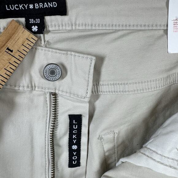 Lucky Brand NEW Mens Pants 410 Athletic Straight 38X30 Beige Stretch Zipper Logo - Picture 13 of 15